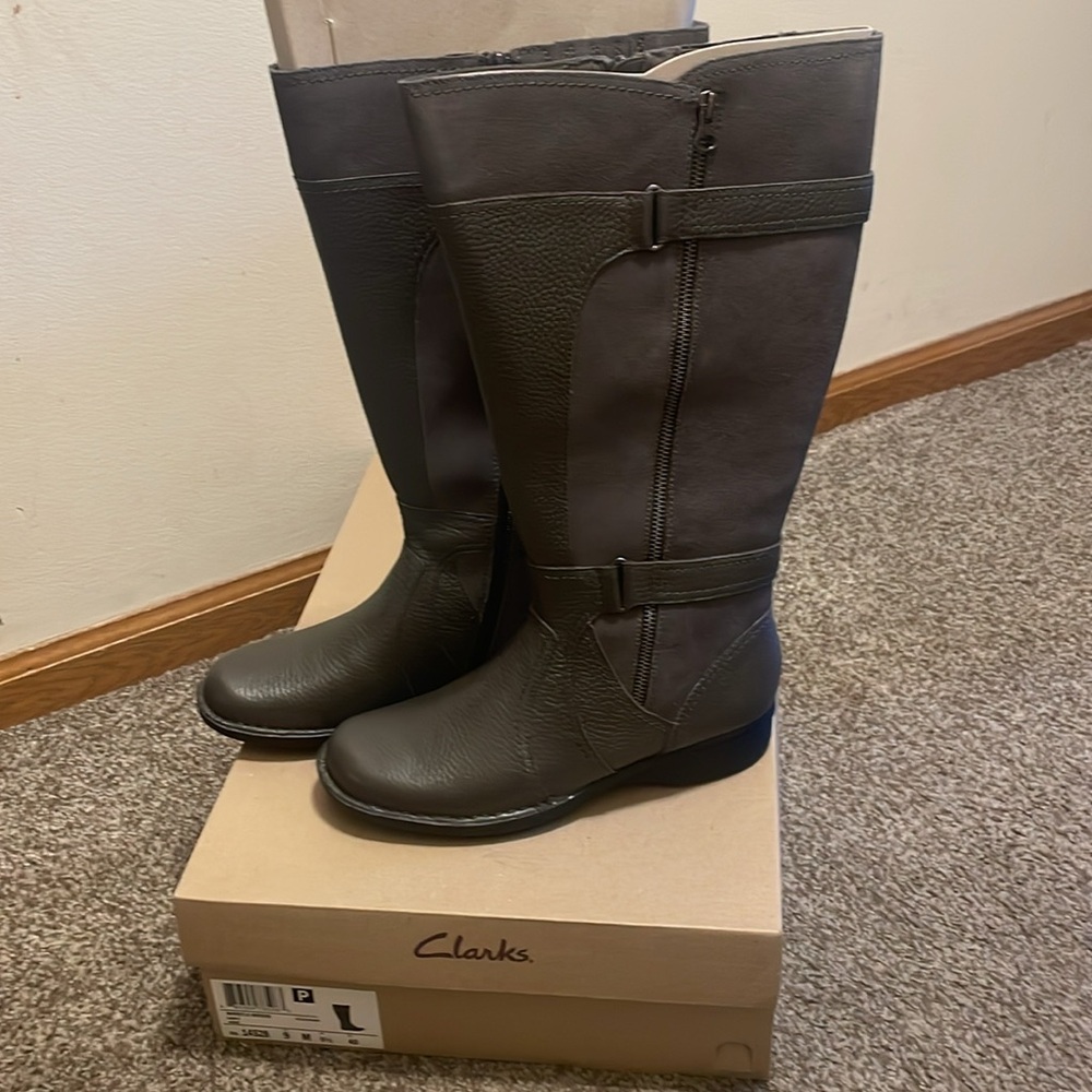Clark’s whistle brook boots size 9 grey